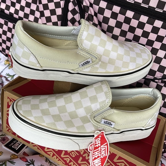Vans WMNS CLASSIC SLIP-ON 
(CHECKERBOARD) BLUE FLOWER 
VN0A38F7QCL
Sneakers - Picture 11 of 16